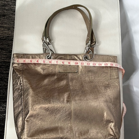 Kenneth Cole XL tote bag in burnished gold leather, w. brushed nickel hardware - Picture 7 of 16
